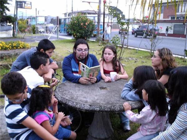 Lectura en el parque, Biblioteca Pública de Moravia